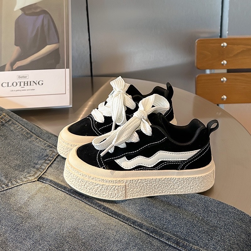 休閒軟底運動板鞋