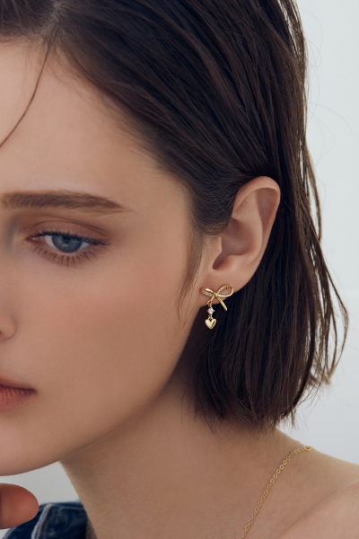 鋯石蝴蝶結愛心。銀針耳環