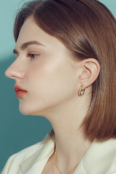 經典小方型。夾式耳環