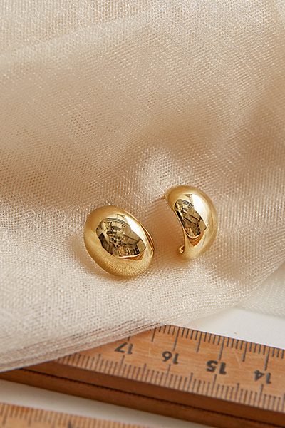 極簡光澤水滴。銀針耳環