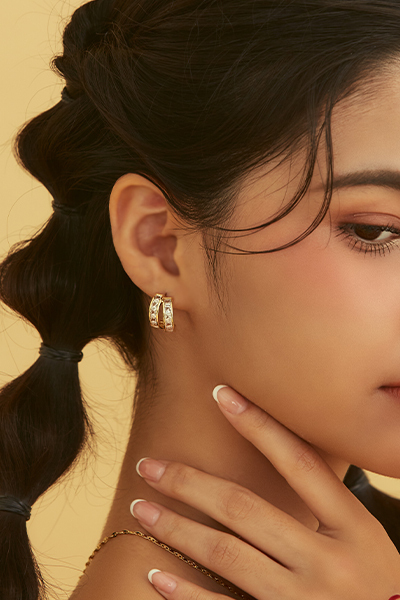 水鑽C字交疊。銀針耳環