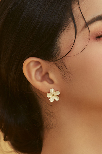 水透光小花。銀針耳環