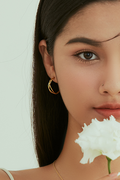 鏤空線條感。銀針耳環