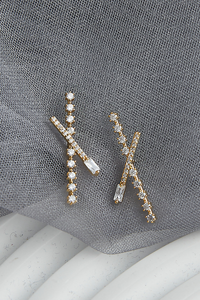 交織鑽飾。銀針耳環