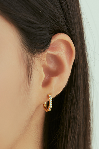 閃耀鋯石耳扣。針式耳環