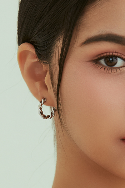 百搭小麻花。銀針耳環(銀)