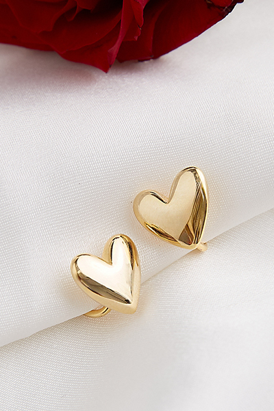 簡約光澤感愛心。夾式耳環
