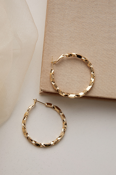 閃耀麻花感圈圈。銀針耳環(金)