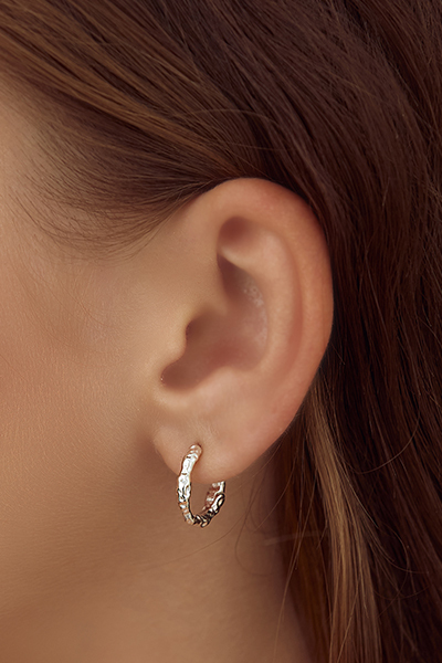 不規則圈圈感。銀針耳環(銀)