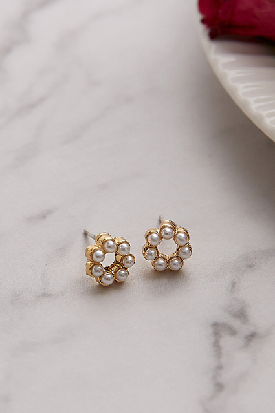 迷你珍珠波堤。銀針耳環