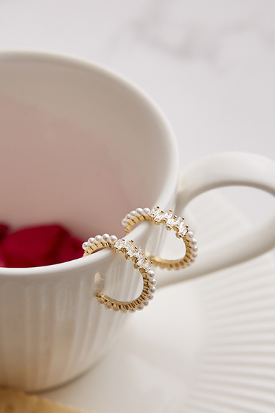 C型珍珠鋯石。銀針耳環