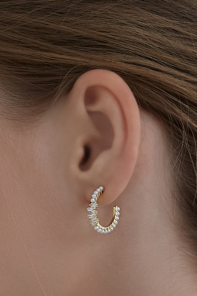 C型珍珠鋯石。銀針耳環