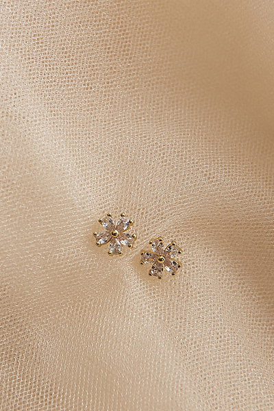 小鑽花朵。銀針耳環