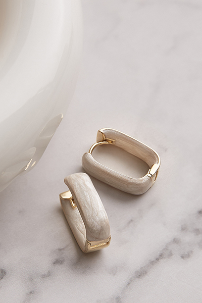 珠白光感畫釉。針式耳環