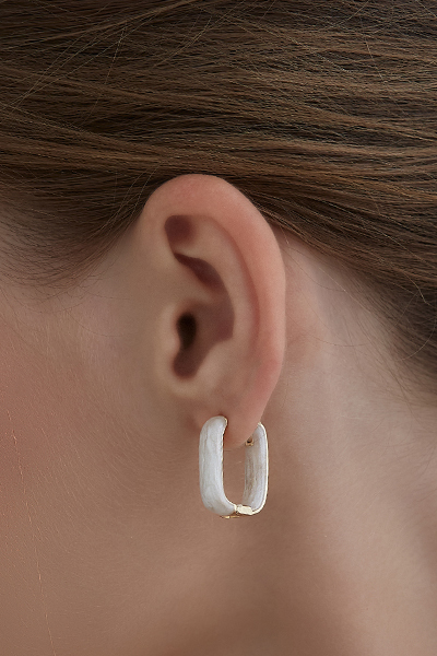 珠白光感畫釉。針式耳環