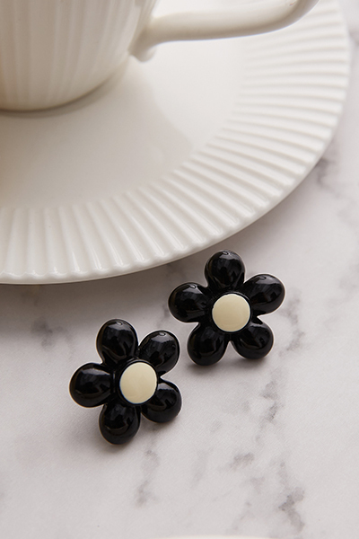 俏皮復古花朵。銀針耳環(黑)