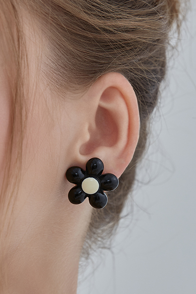 俏皮復古花朵。銀針耳環(黑)