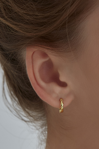 光感不規則圈圈。銀針耳環(金)