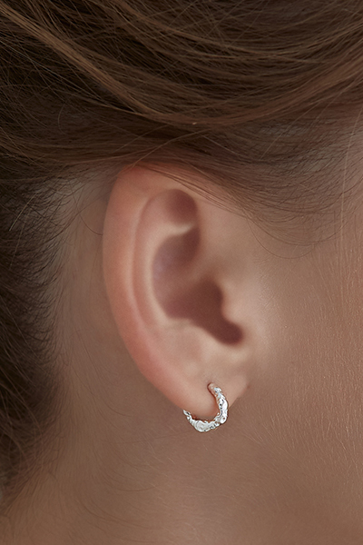 光感不規則圈圈。銀針耳環(銀)