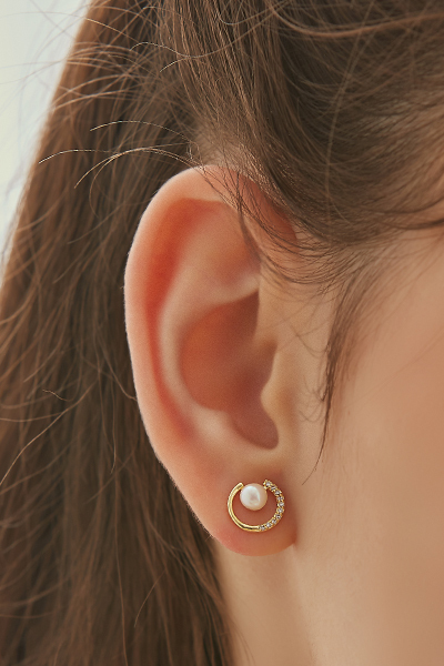 簡約珍珠鋯石。銀針耳環