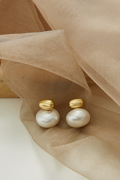 金豆懸吊珍珠。鋼針耳環