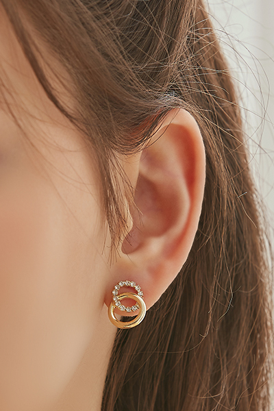 滿鑽圈圈感。銀針耳環