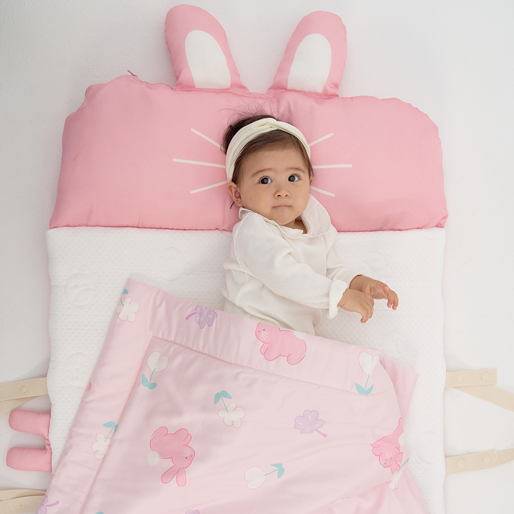 Milo&Gabby美國 三合一雙面_超透氣莫代爾5cm加厚床墊午睡袋組(附防塵袋)70x110cm｜Lola兔兔