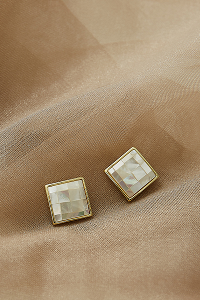 方形貝殼拼接。銀針耳環