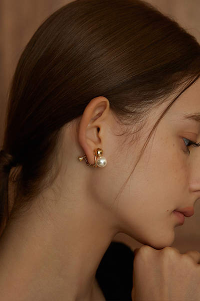 雙珠造型。夾式耳環