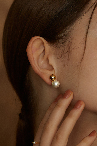 雙珠造型。銀針耳環