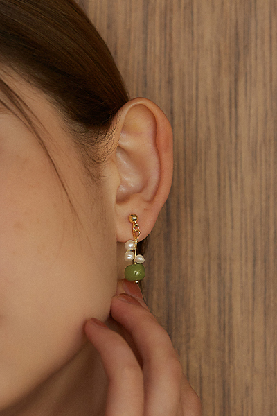 綠水晶珍珠吊墜。夾式耳環
