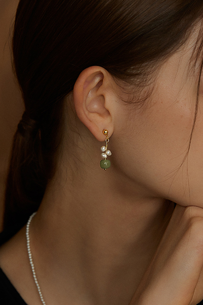 綠水晶珍珠吊墜。銀針耳環