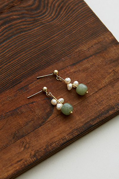 綠水晶珍珠吊墜。銀針耳環