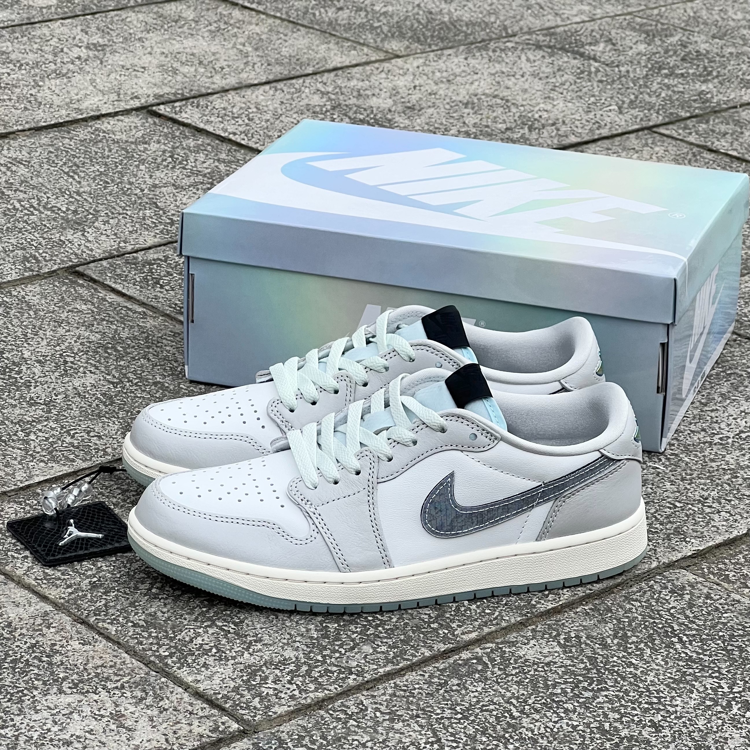 Air Jordan 1 low "Lunar New Year" CNY蛇年限定 HF3144-100