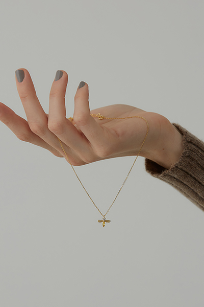 【925純銀】清新蜜蜂鑲嵌鋯石項鍊(金)