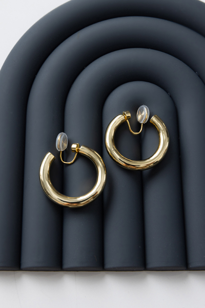 經典搖曳感C型。夾式耳環(金)