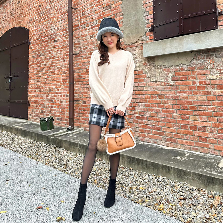 V領花苞袖針織上衣