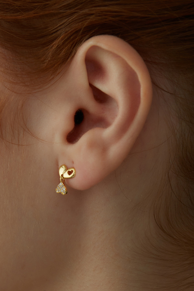 閃耀懸吊心型。夾式耳環(金)