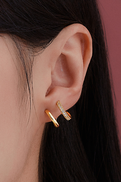 閃耀一體成型雙圈。銀針耳環(金)