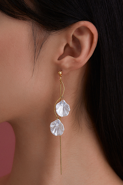 波浪交錯感貝片。銀針耳環