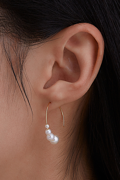 細緻C型線條。銀針耳環