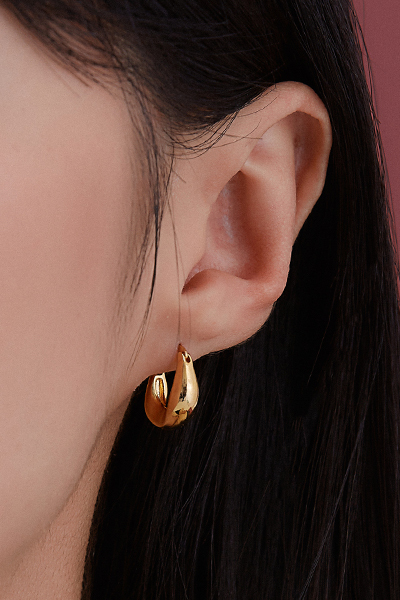 不規則圓潤感。銀針耳環(金)