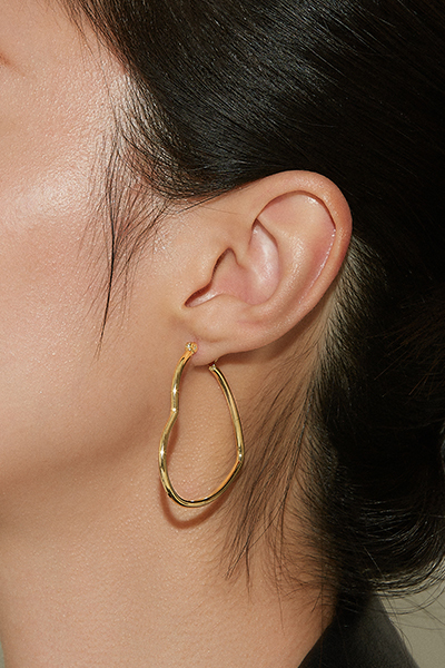 鏤空大圈線型愛心。夾式耳環(金)