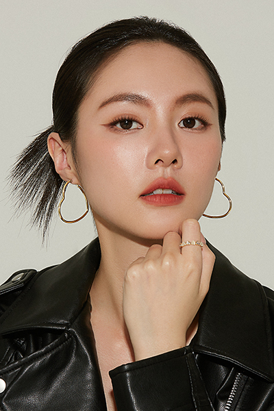 鏤空大圈線型愛心。夾式耳環(金)