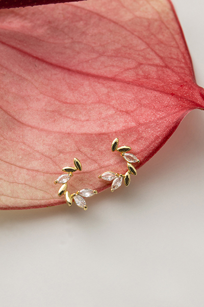 優雅鋯石曲線。夾式耳環