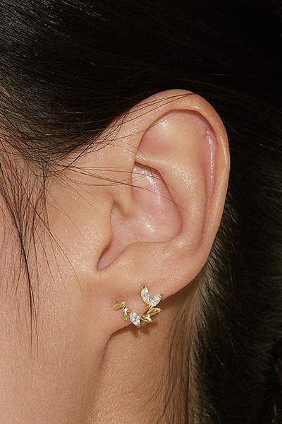 優雅鋯石曲線。夾式耳環