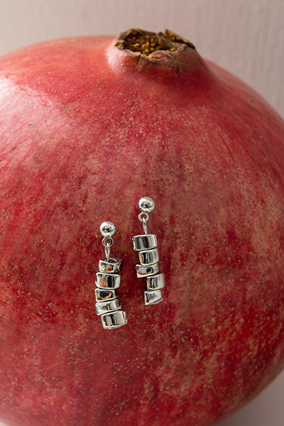 幾何小碎石垂墜。銀針耳環(銀)