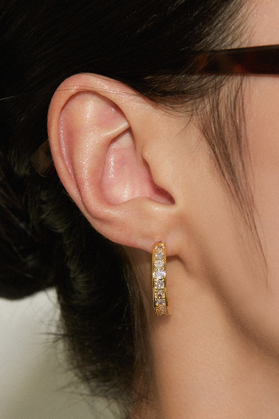 滿鑽半圓圈。銀針耳環