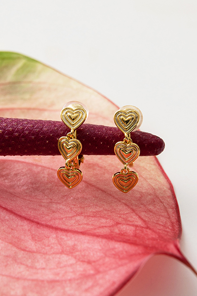 垂墜小甜心壓紋。夾式耳環(金)