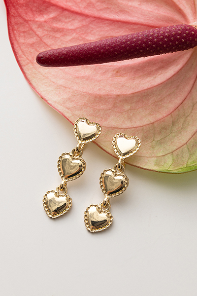 法式排列愛心。夾式耳環(金)